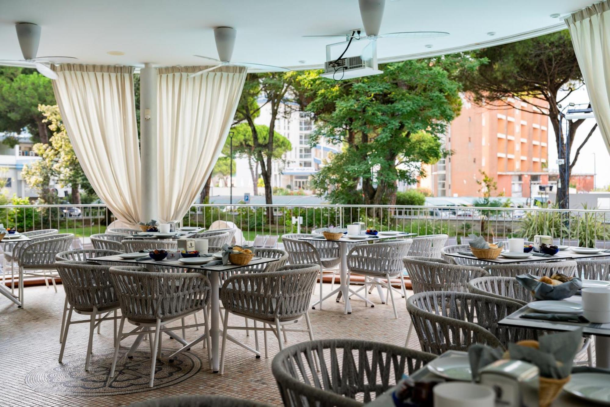Residence Serenissima Бибионе Экстерьер фото